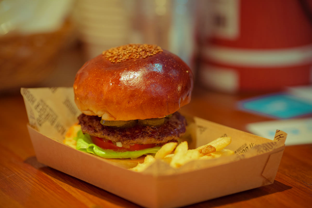 THE BEACH BURGER HOUSE