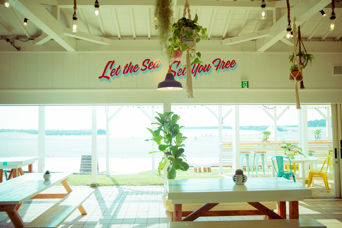 THE BEACH BURGER HOUSE